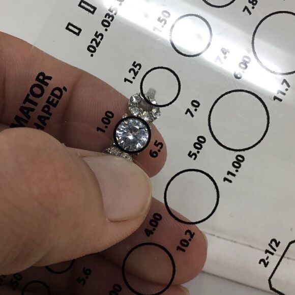 Brilliant Cut Cubic Zirconia Fashion Ring (H15) - Picture 5 of 5